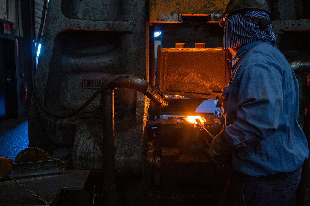 Forging process of a stump grinder